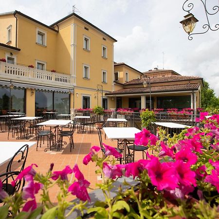Albergo Cane Dozza Exteriör bild