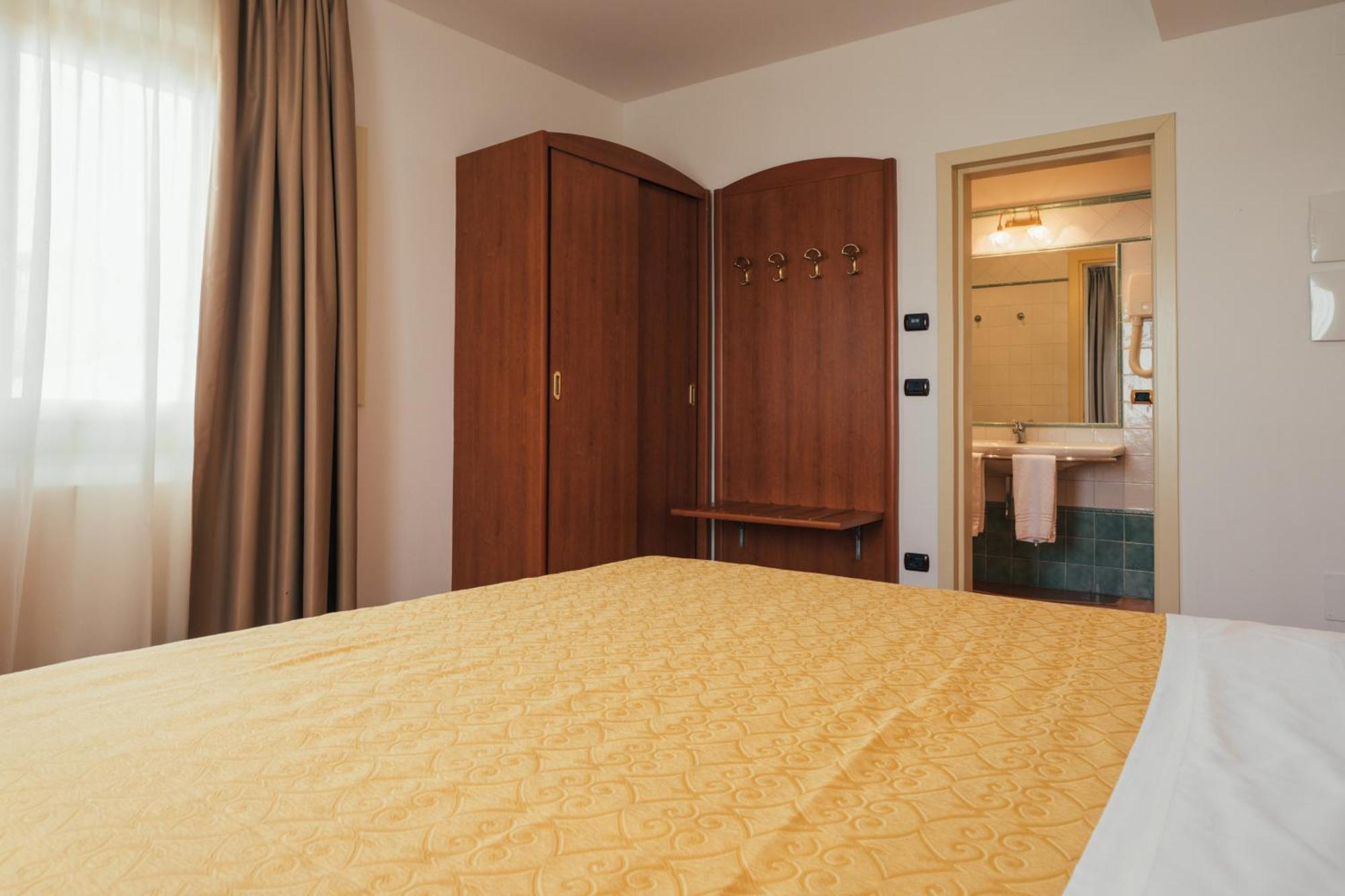 Albergo Cane Dozza Exteriör bild