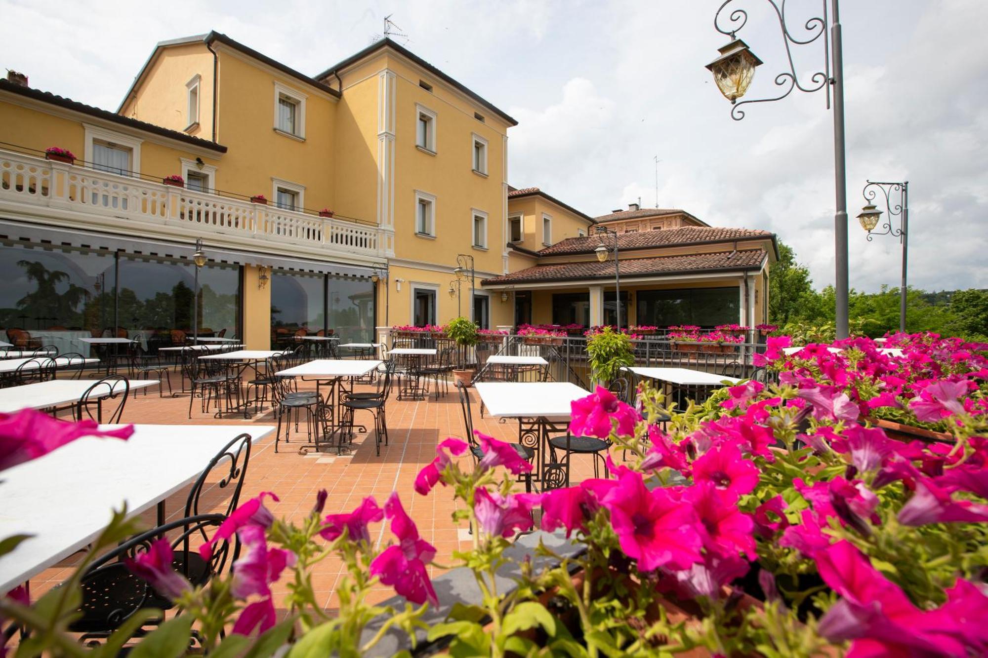 Albergo Cane Dozza Exteriör bild
