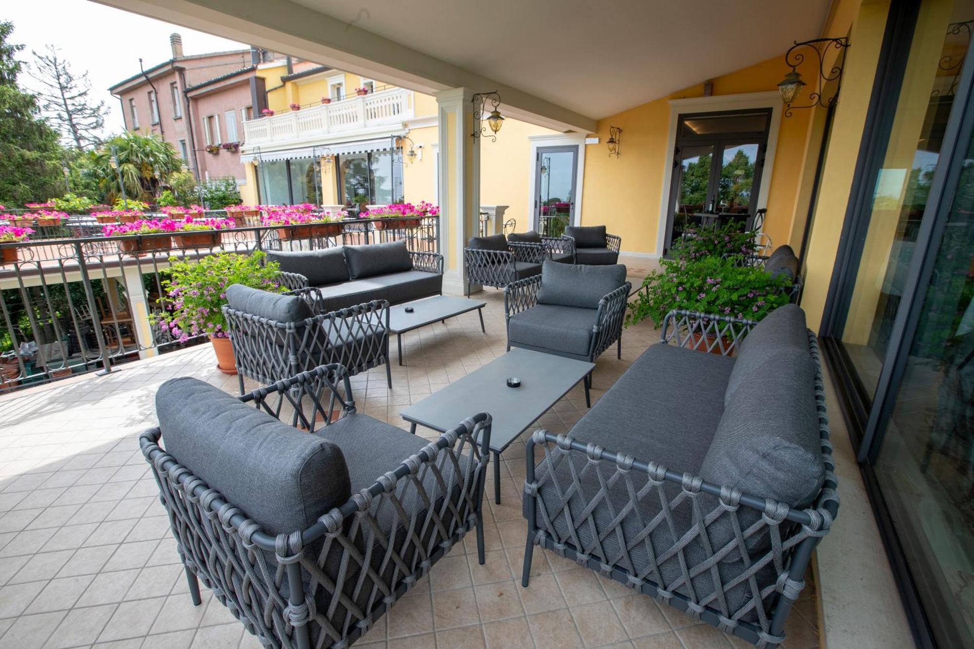 Albergo Cane Dozza Exteriör bild