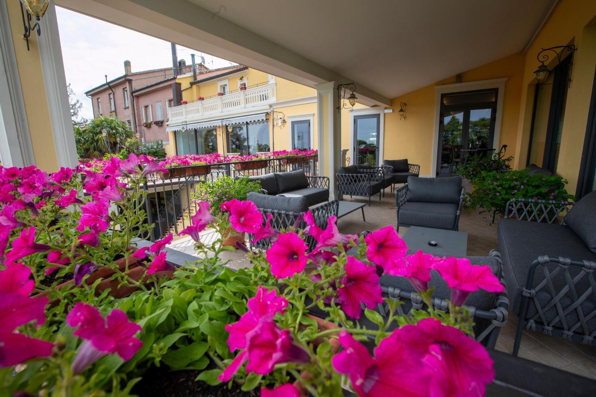 Albergo Cane Dozza Exteriör bild
